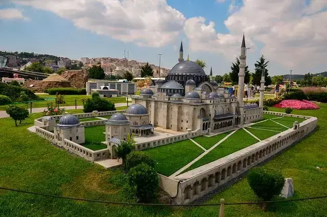 حديقة المنيا ترك احد اماكن السياحة في اسطنبول للاطفال