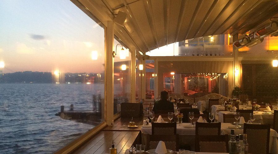 مطعم السمك المميز Arnavutköy Balıkçısı احد ماطعم اسطنبول المشهور بالسمك